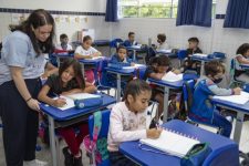 governo-de-sp-vai-fechar-mais-de-300-classes-de-escolas-no-estado;-sindicato-aponta-sucateamento-do-ensino-e-superlotacao