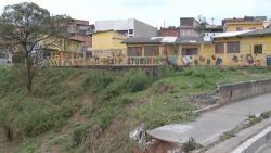 moradores-denunciam-problemas-em-ruas-apos-desmoronamento-de-calcada-no-jardim-sao-joao,-em-ferraz-de-vasconcelos