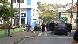 policia-encontra-carro-usado-por-criminosos-na-fuga-de-roubo-a-bancos-em-salesopolis