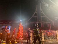 igreja-na-grande-sp-pega-fogo-apos-ser-atingida-por-raio,-diz-corpo-de-bombeiros;-video