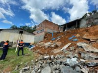 chuva-forte-provoca-deslizamento-de-terra-no-quintal-de-uma-casa-em-santa-isabel