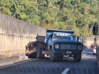 acidente-entre-caminhao-e-carro-causa-congestionamento-na-mogi-dutra