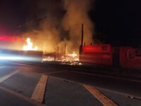 incendio-atinge-loja-de-moveis-em-guararema